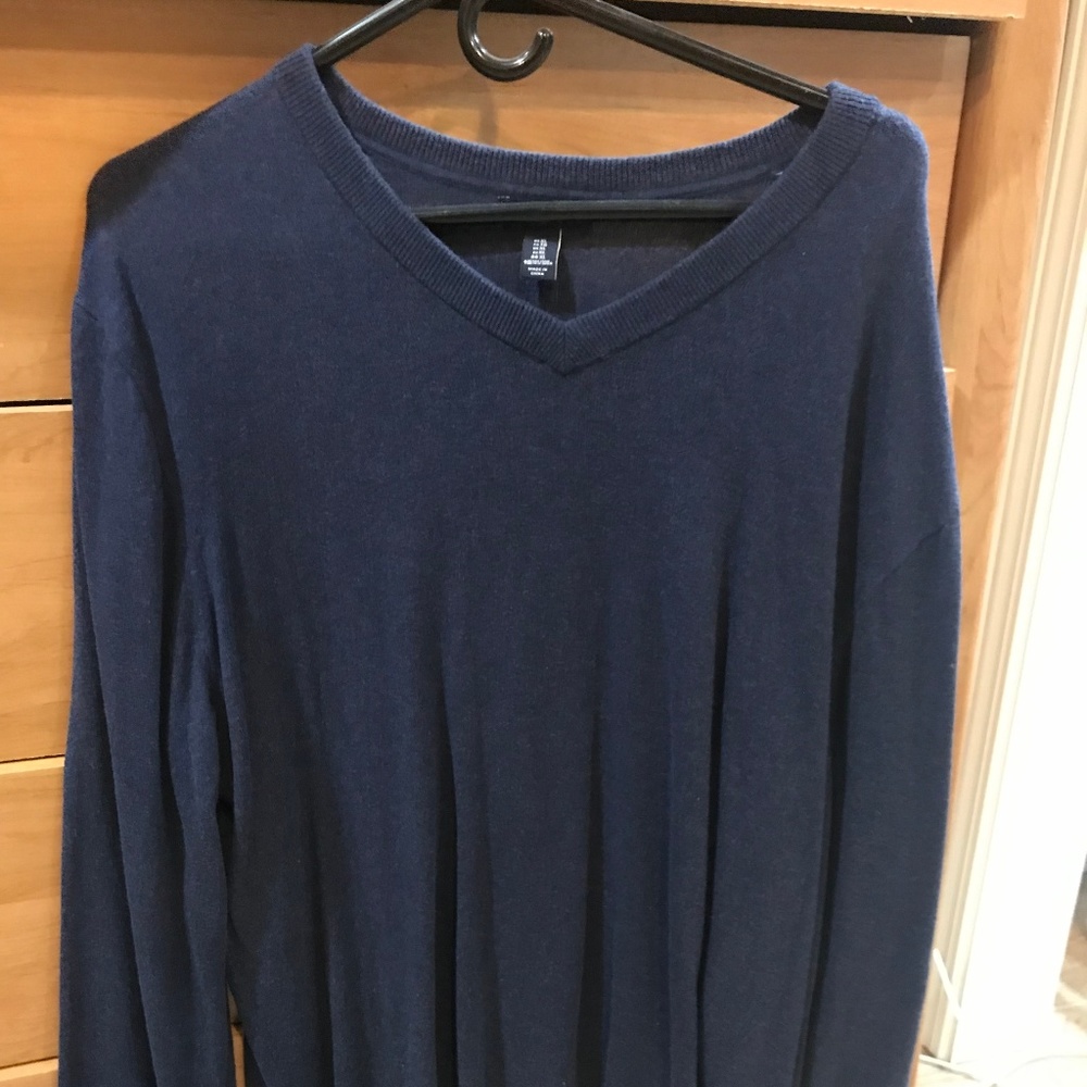Gap V-Neck Sweater
